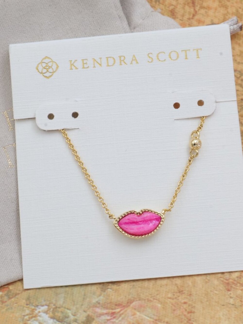 New Kendra Scott Hot Pink Mother-of-Pearl Lips Necklace Gold